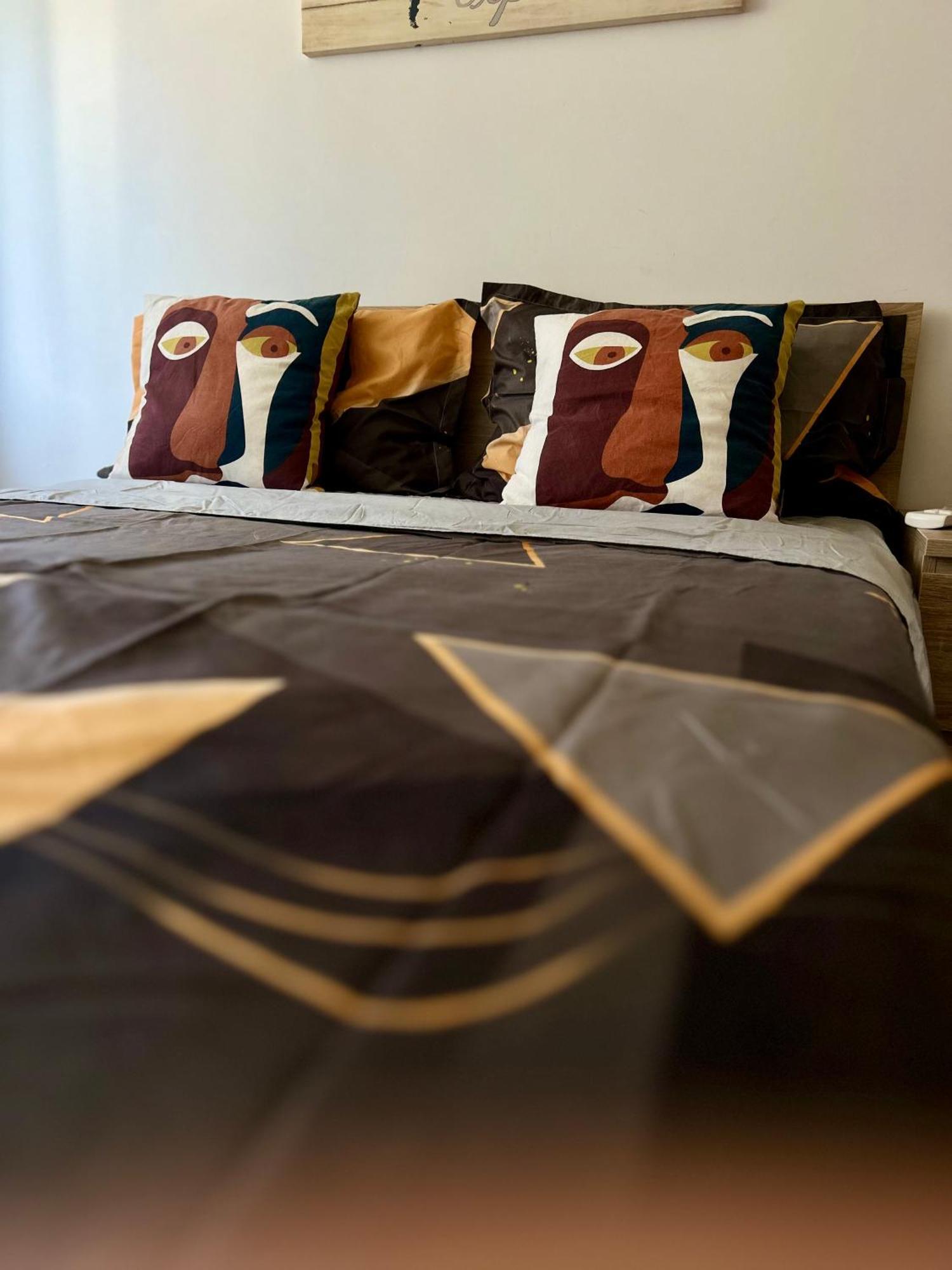 Snug Apartament ยาช ภายนอก รูปภาพ