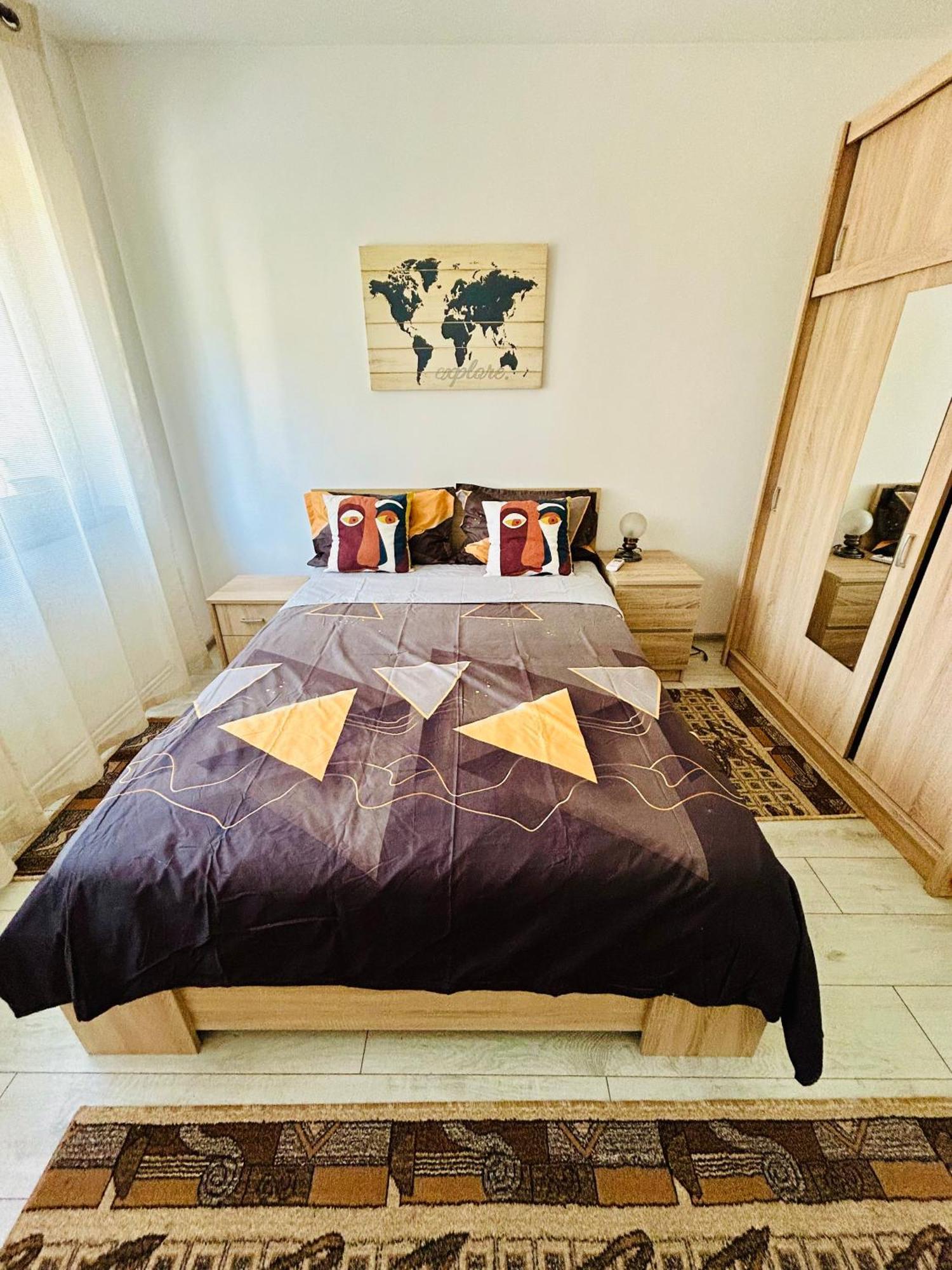 Snug Apartament ยาช ภายนอก รูปภาพ