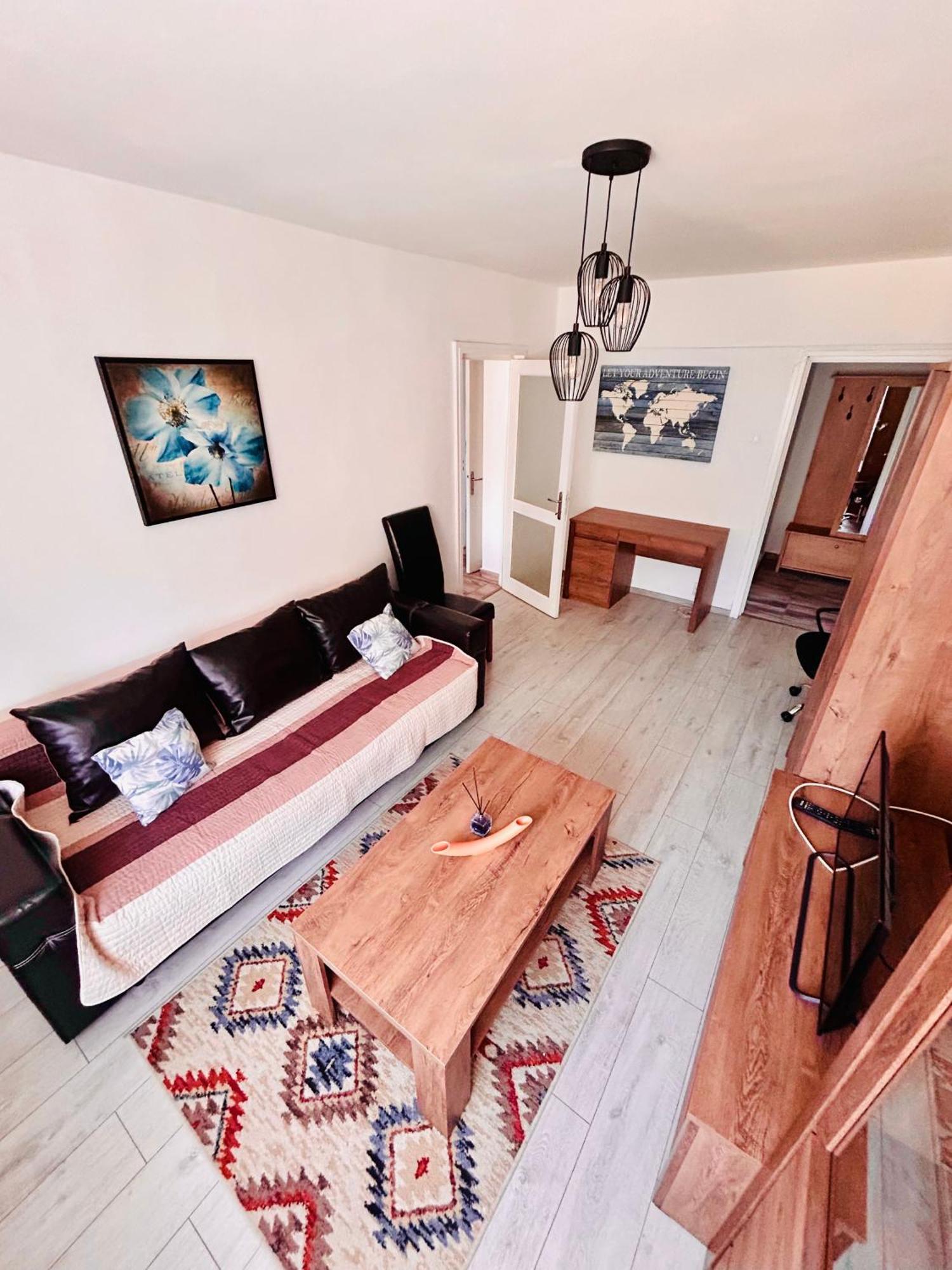 Snug Apartament ยาช ภายนอก รูปภาพ